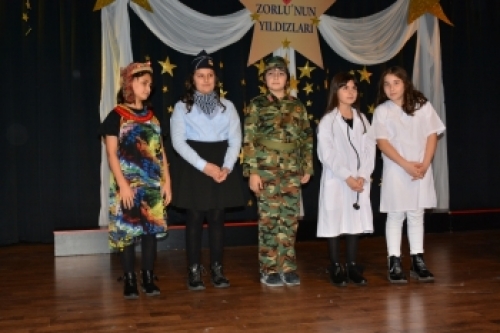Öğrencilerimizin meslekleri Almanca olarak tanıttığı “Almanca Meslekler” gösterimizden kareler…